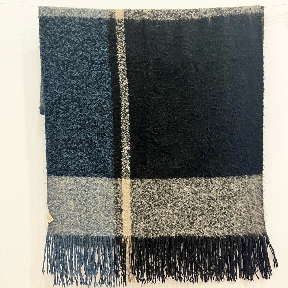 Large scarf/wrap